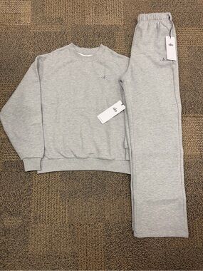 ALO Yoga Gray Crewneck and Uncuffed Pants Sweatsuit